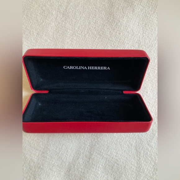 Carolina Herrera Vibrant Red sunglass case - Picture 1 of 3